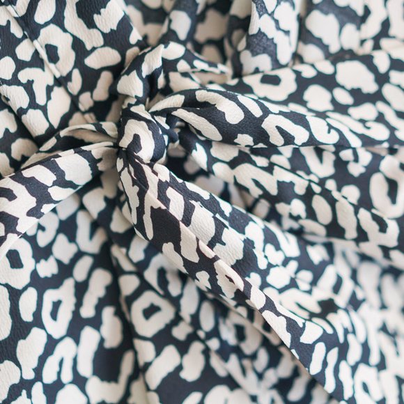 Moves by Minimum | Zebra Polyester Robe | Size M - Picture 5 of 6